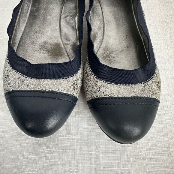 Tory Burch Size 7.5 Navy Blue and Distressed Silver Leather Flats - Picture 3 of 13